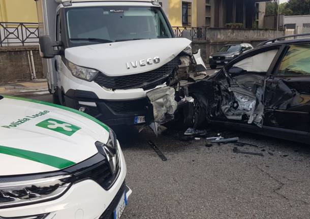 incidente busto arsizio polizia locale