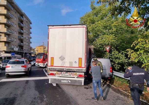 Incidente camion-furgone a Cavaria con Premezzo