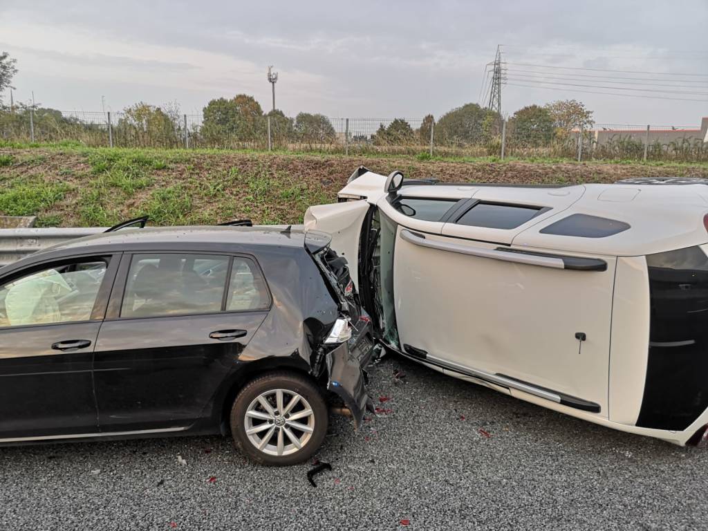 Incidente sull'A8 - Auto ribaltata - 25 ottobre