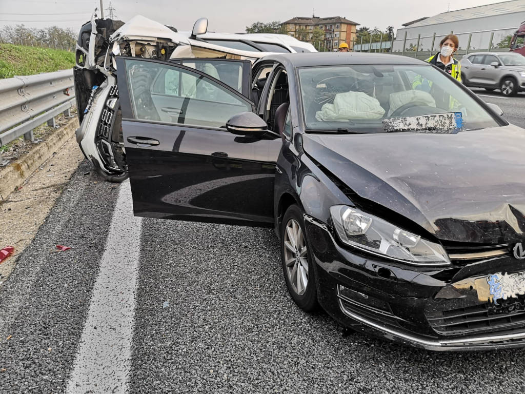 Incidente sull'A8 - Auto ribaltata - 25 ottobre