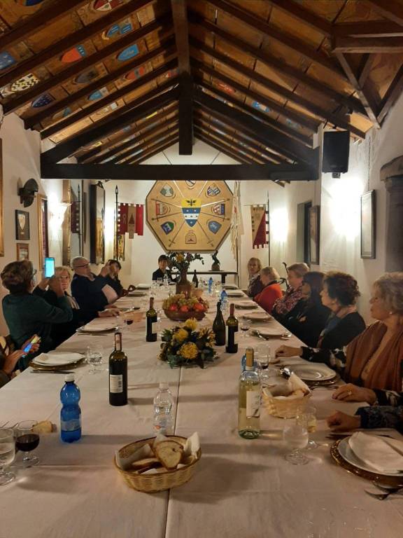 L’Associazione International Inner Wheel – Club Ticino a pranzo tra le mura del maniero di San Magno