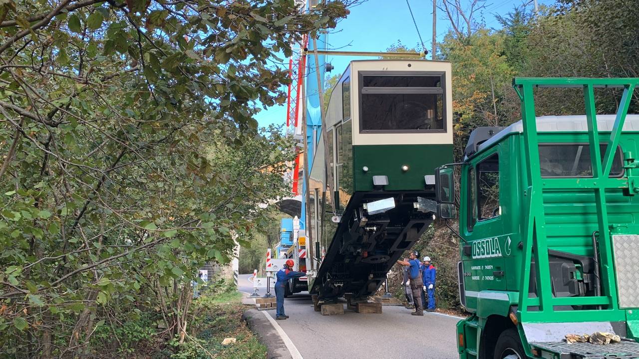 Le carrozze della funicolare tornano al Sacro Monte di Varese