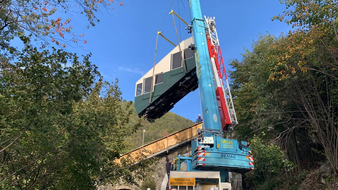 Le carrozze della funicolare tornano al Sacro Monte di Varese