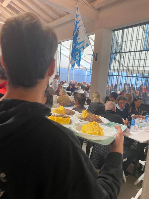Mercatino e pranzo delle famiglie alla contrada S.Erasmo