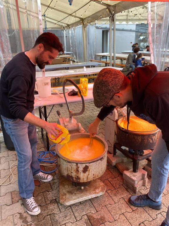 Mercatino e pranzo delle famiglie alla contrada S.Erasmo