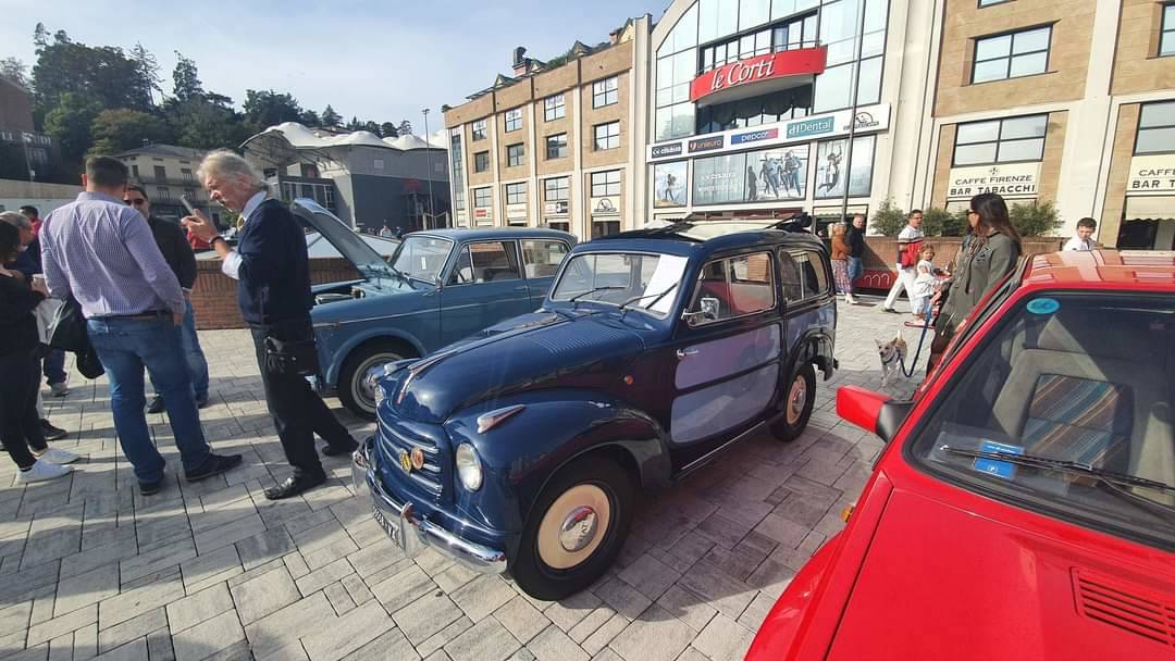 Mitiche in piazza 30 ottobre Varese 