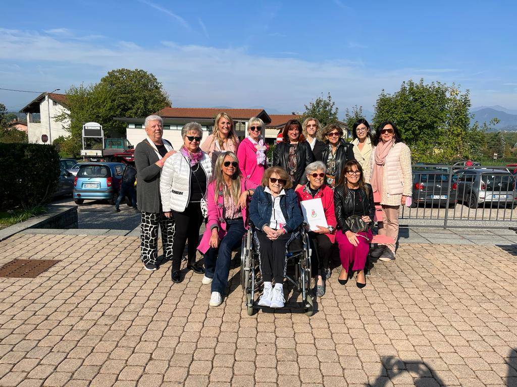 Panchina rosa a Bodio Lomnago