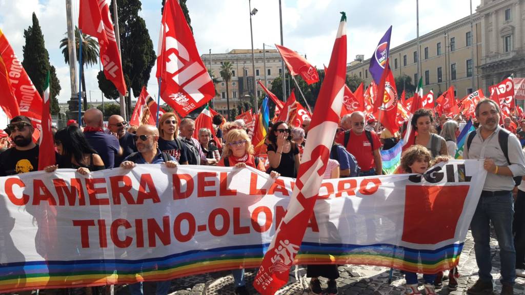 Sindacalisti legnanesi a Roma per la manifestazione "Ascoltate il lavoro"