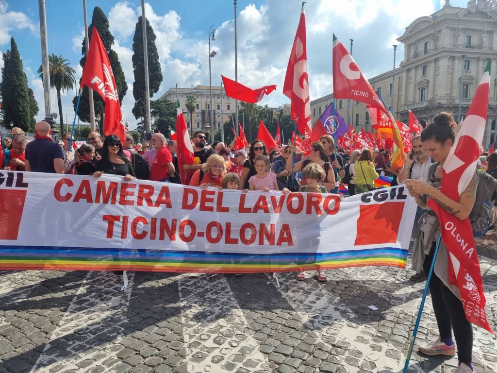 Sindacalisti legnanesi a Roma per la manifestazione "Ascoltate il lavoro"