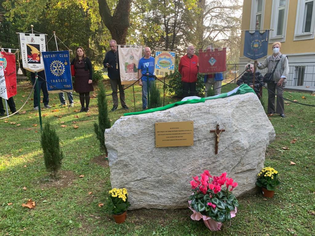 Tradate - L'inaugurazione del monumento alle vittime del Covid 