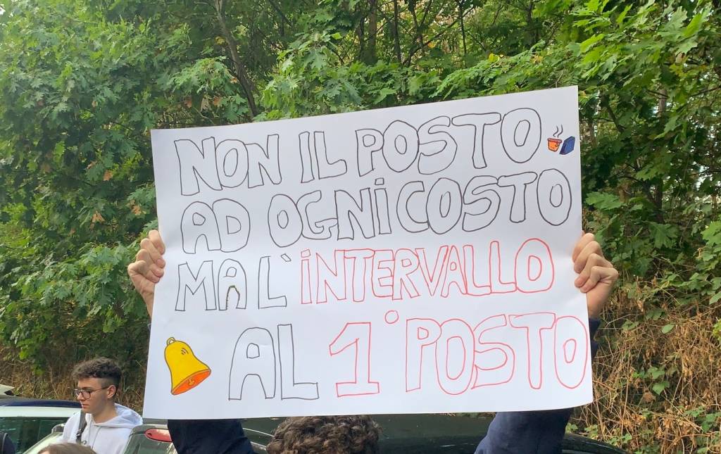 Tradate - Sciopero all'Istituto Montale