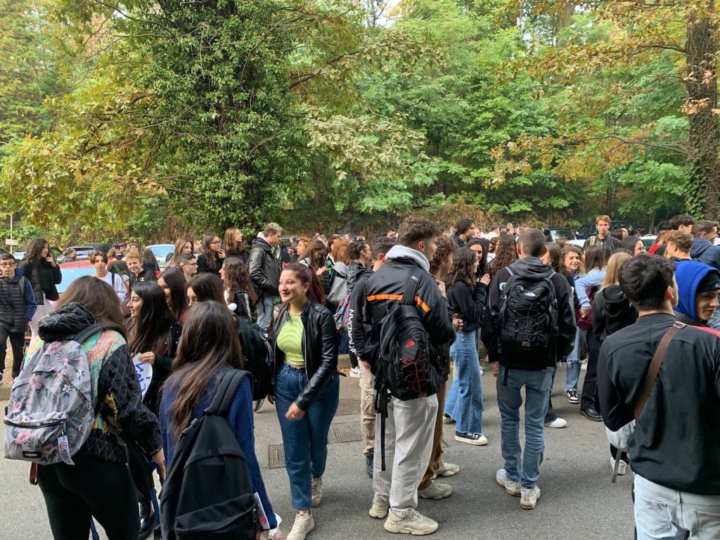 Tradate - Sciopero all'Istituto Montale