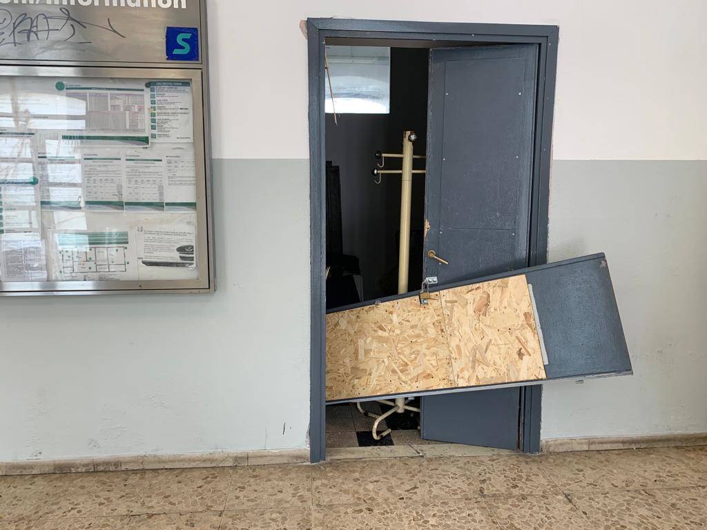 Vandalismi stazione Gazzada Schianno