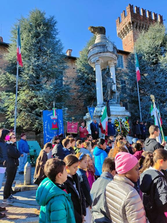 220 studenti in piazza a Cislago per celebrare il 4 Novembre