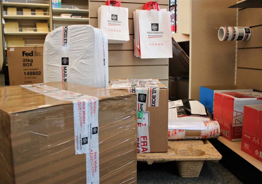 A Legnano il punto spedizioni Mail Boxes Etc #PeoplePossible