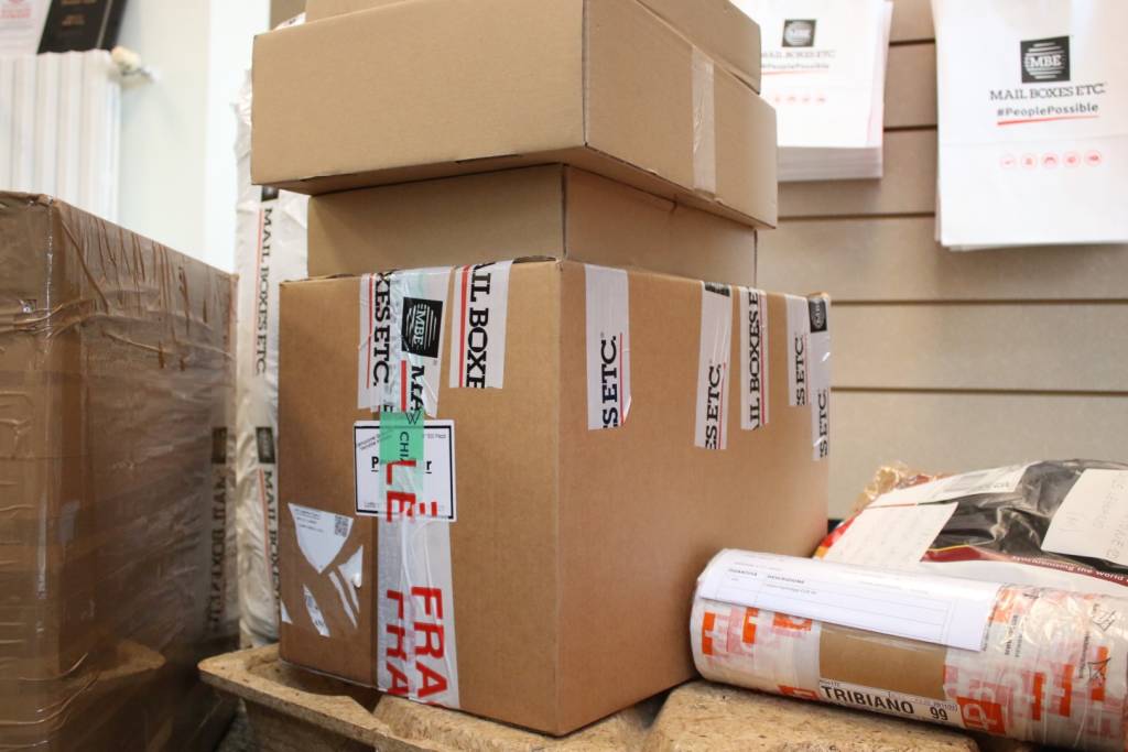 A Legnano il punto spedizioni Mail Boxes Etc #PeoplePossible
