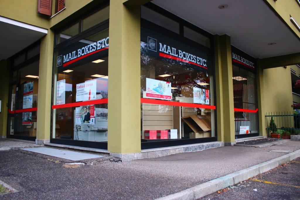A Legnano il punto spedizioni Mail Boxes Etc #PeoplePossible