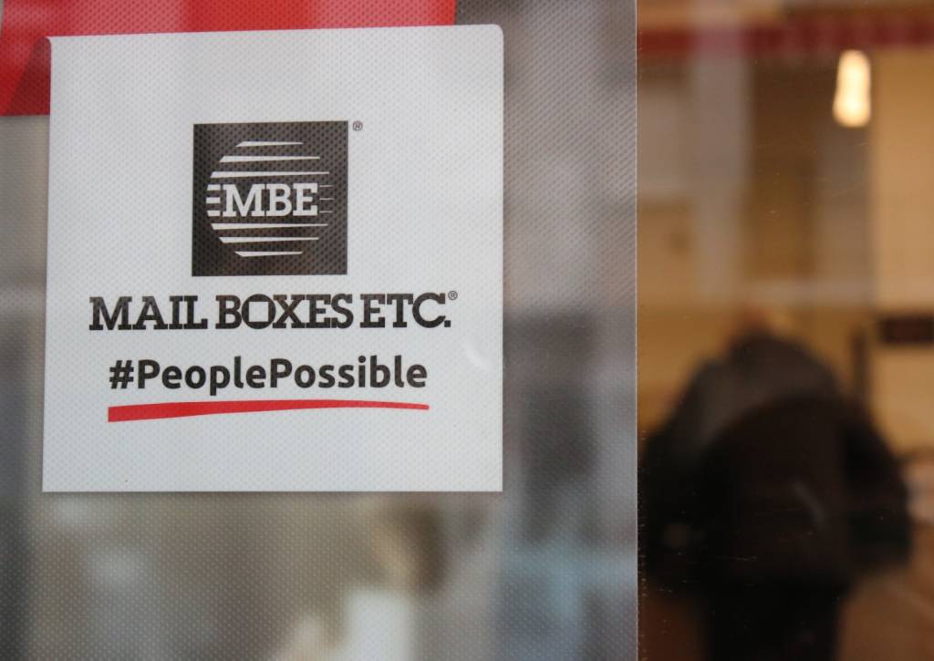 A Legnano il punto spedizioni Mail Boxes Etc #PeoplePossible