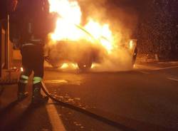 Auto in fiamme a Dormelelto