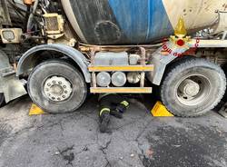 Signora in bici investita dalla betoniera a Milano, i soccorsi