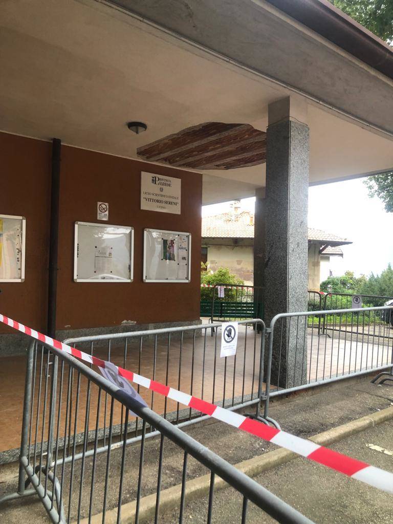 Distacco dal soffitto di un portico esterno al Sereni di Luino