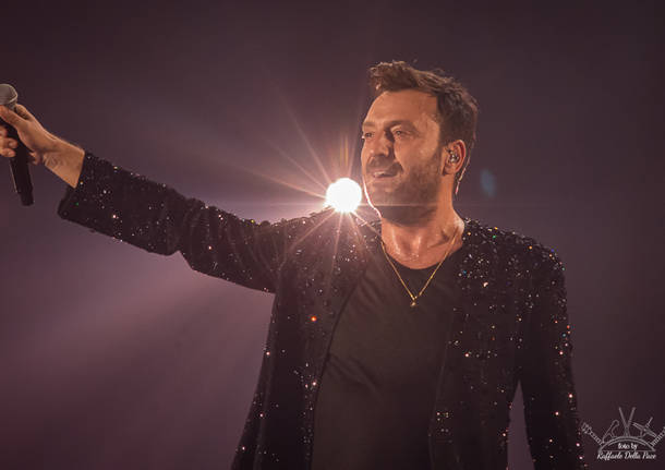 Cesare Cremonini in concerto al Mediolanum Forum di Assago – Le foto di mercoledì 16 novembre