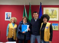 consegna materiale progetto kairos dei lions club insubria