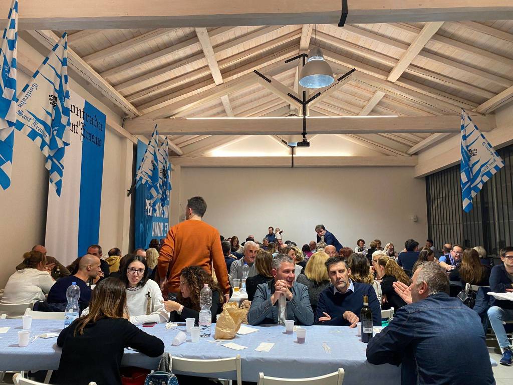 Dalla cena valtellinese alla festa di Natale, contrada Sant'Erasmo vivace più che mai