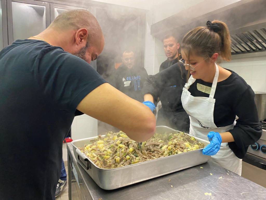 Dalla cena valtellinese alla festa di Natale, contrada Sant'Erasmo vivace più che mai