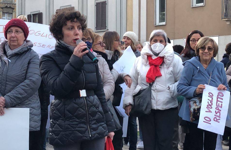 Flash mob contro la violenza sulle donne in centro a Legnano