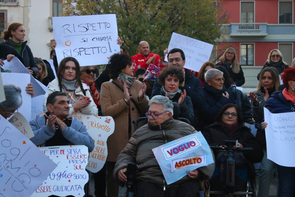 Flash mob contro la violenza sulle donne in centro a Legnano