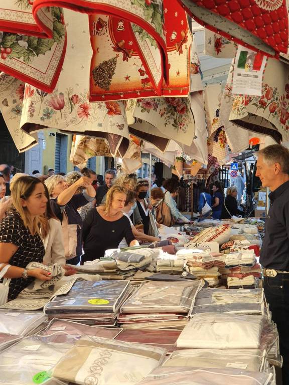 Gli Ambulanti di Forte dei Marmi® a Origgio sabato 3 dicembre