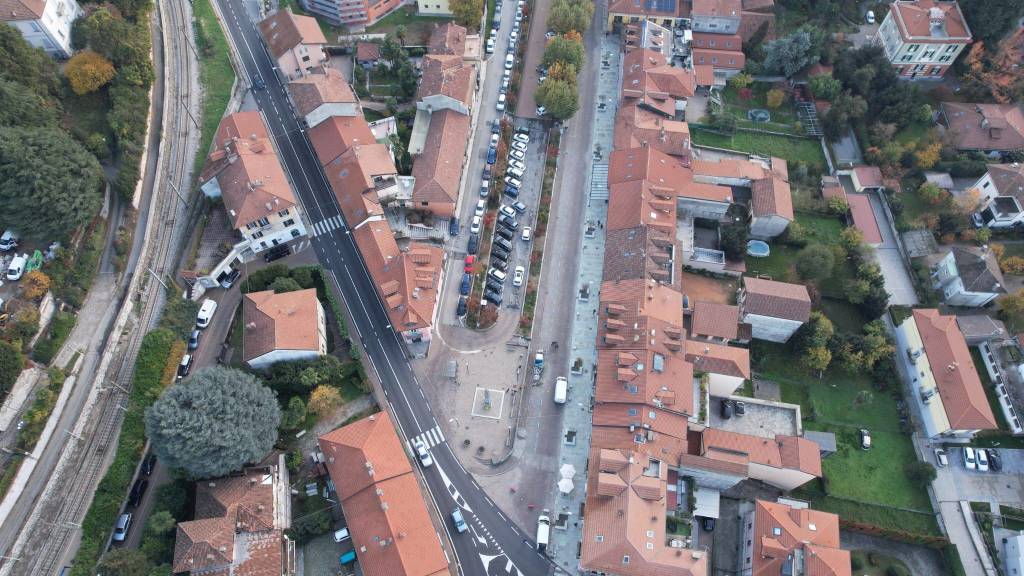 Il nuovo look di via Garibaldi a Gavirate