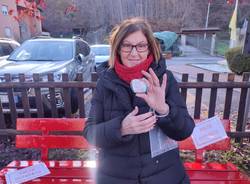 Inaugurata a Cremenaga la panchina rossa in ricordo di Stefania Pivetta e Giulia Maja