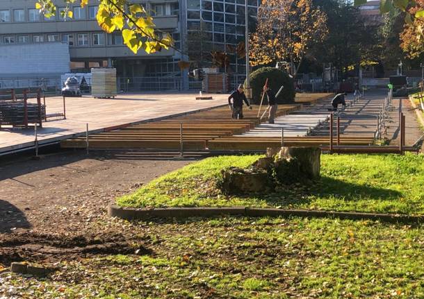 Installazione pista del ghiaccio a Legnano