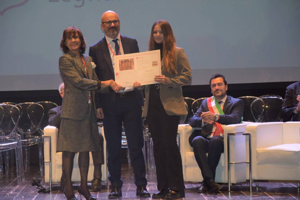 La cerimonia di assegnazione delle borse di studio promossa dalla Fondazione Famiglia Legnanese