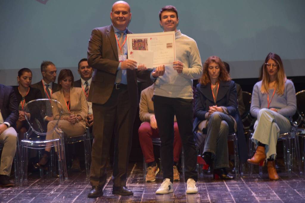 La cerimonia di assegnazione delle borse di studio promossa dalla Fondazione Famiglia Legnanese