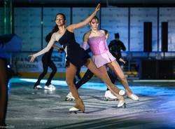 Luci, colori e spettacolo per l'inaugurazione dell'Acinque Ice Arena di Varese