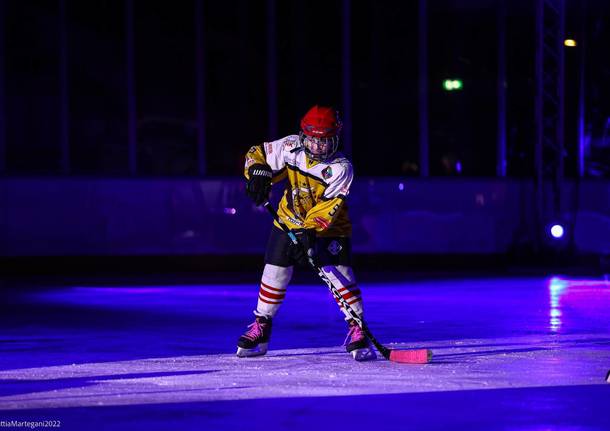 Luci, colori e spettacolo per l'inaugurazione dell'Acinque Ice Arena di Varese