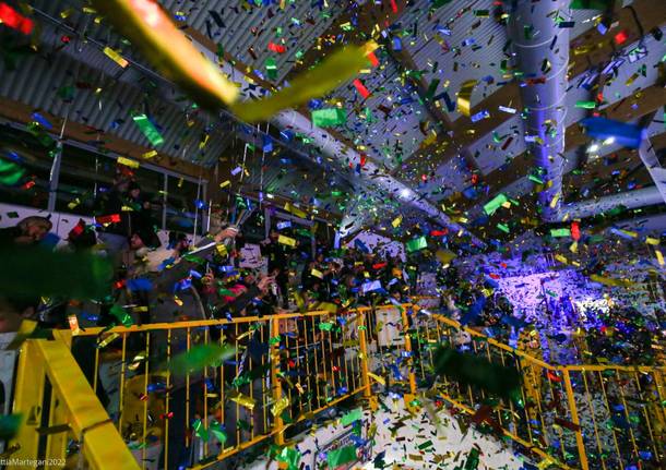 Luci, colori e spettacolo per l’inaugurazione dell’Acinque Ice Arena di Varese