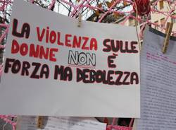 Oltre 200 studenti in piazza a Saronno per la Giornata internazionale contro la violenza sulle donne