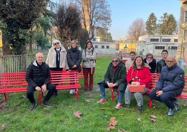 Panchine rosse al Cavalleri di Parabiago