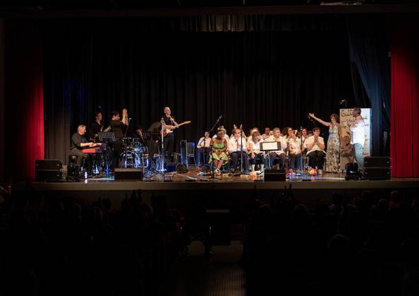 spettacolo nuova busto musica solidarietà famigliare