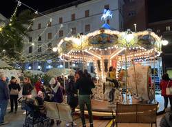 Varese - L'albero di Natale e le bancarelle in piazza