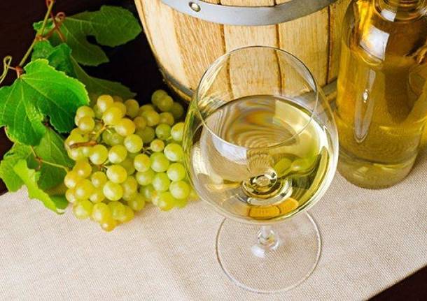 vino bianco calice
