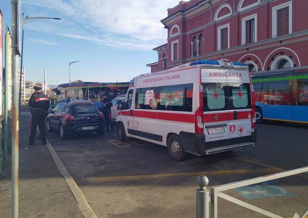 carabinieri ambulanza stazione nord piazzale trento varese