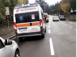 Schianto in via Copelli a Varese, traffico in tilt feriti bambini