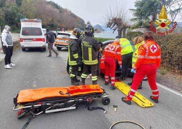 Incidente a Brezzo di Bedero, grave una automobilista