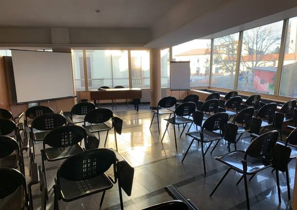 Dentro l’hotel City, fra poco studentato dell’Insubria