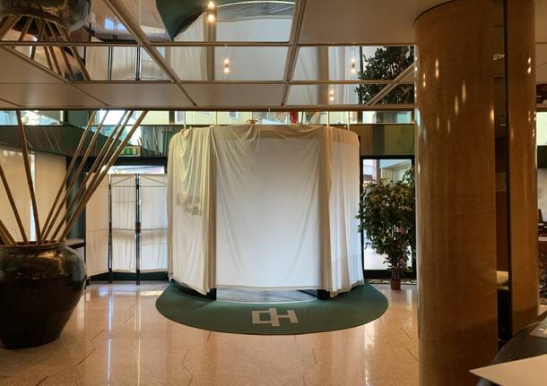 Dentro l’hotel City, fra poco studentato dell’Insubria